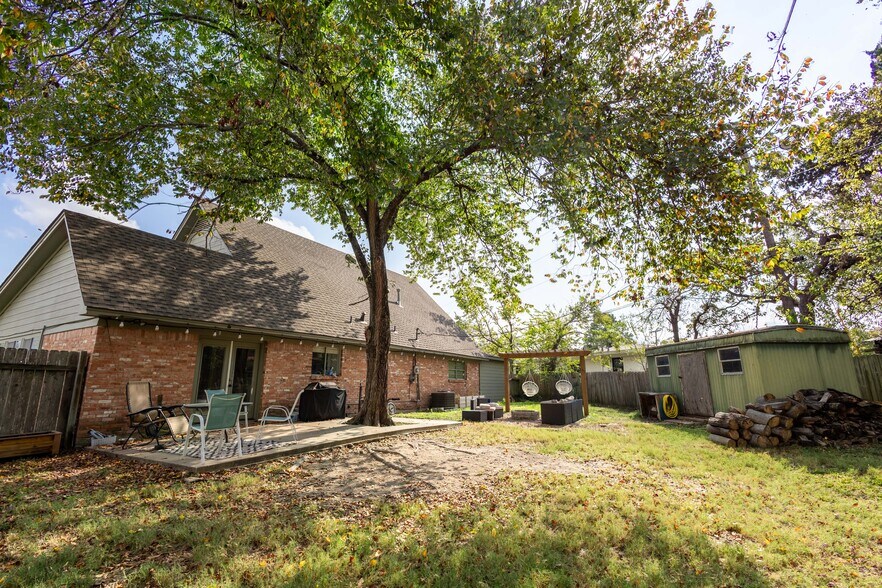 Backyard. - 604 Avondale Ave