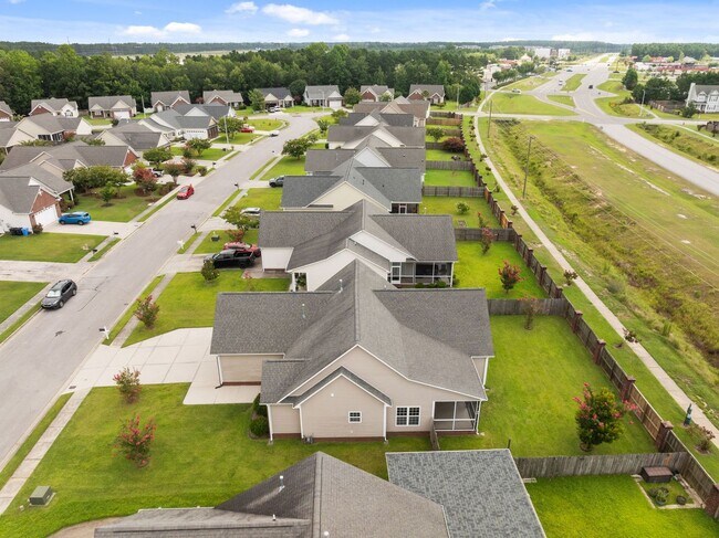 Building Photo - 115 Ravenscroft Way
