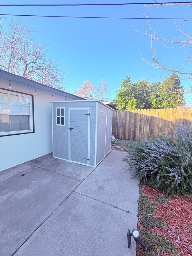 Building Photo - 1524 Gladstone Dr