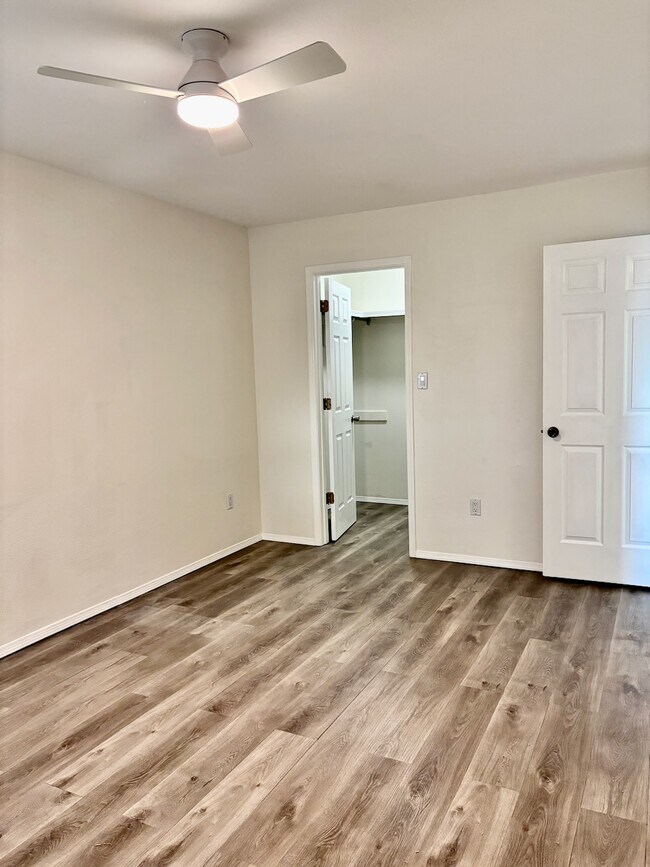 Building Photo - 2700 Vista Grande Dr NW
