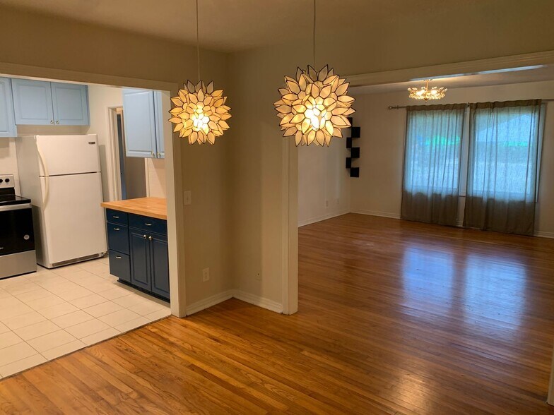 Building Photo - Super Cute One Level Home Across from New ...