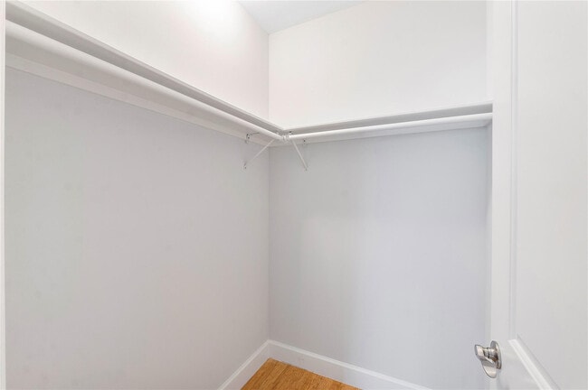 Building Photo - 825 NE 17th Way
