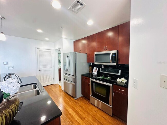 Building Photo - 777 N Ashley Dr