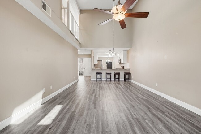 Building Photo - 3 bedroom condo