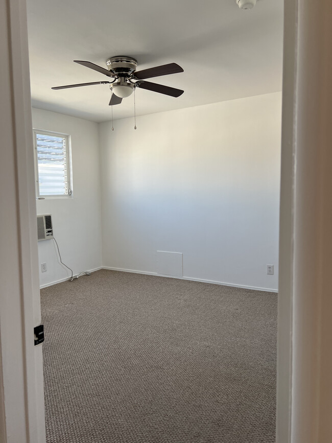 Building Photo - 423 S Maple Dr