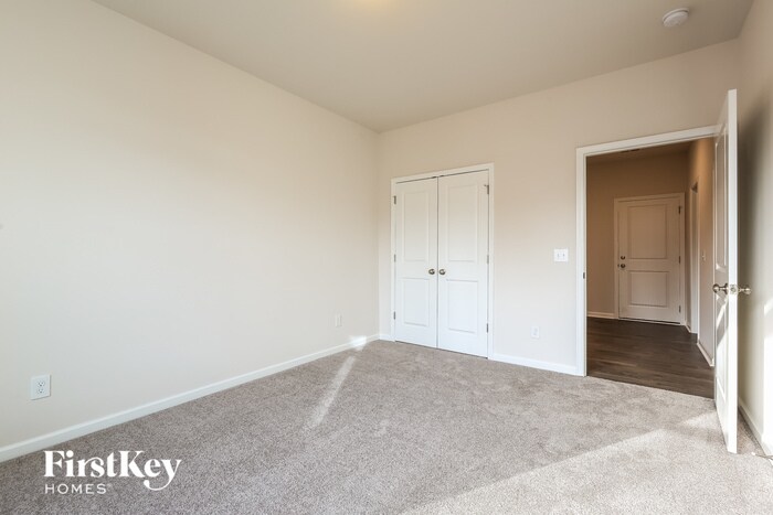 Building Photo - 558 Hillpark Ln