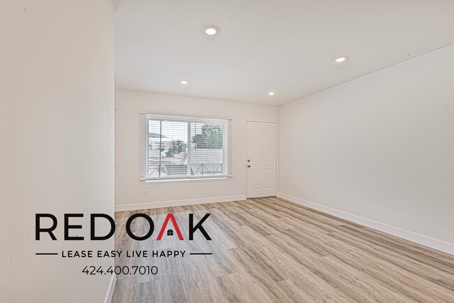 Building Photo - Bright and Airy Top Floor One Bedroom with...