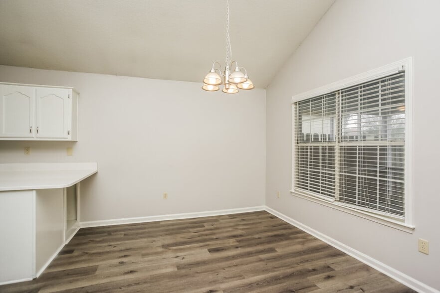 Building Photo - 7196 Atterbury Cir W