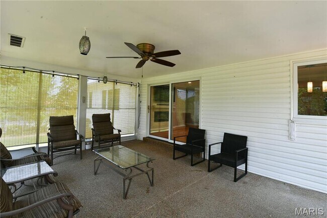 Building Photo - 965 Orchard Lakes Dr