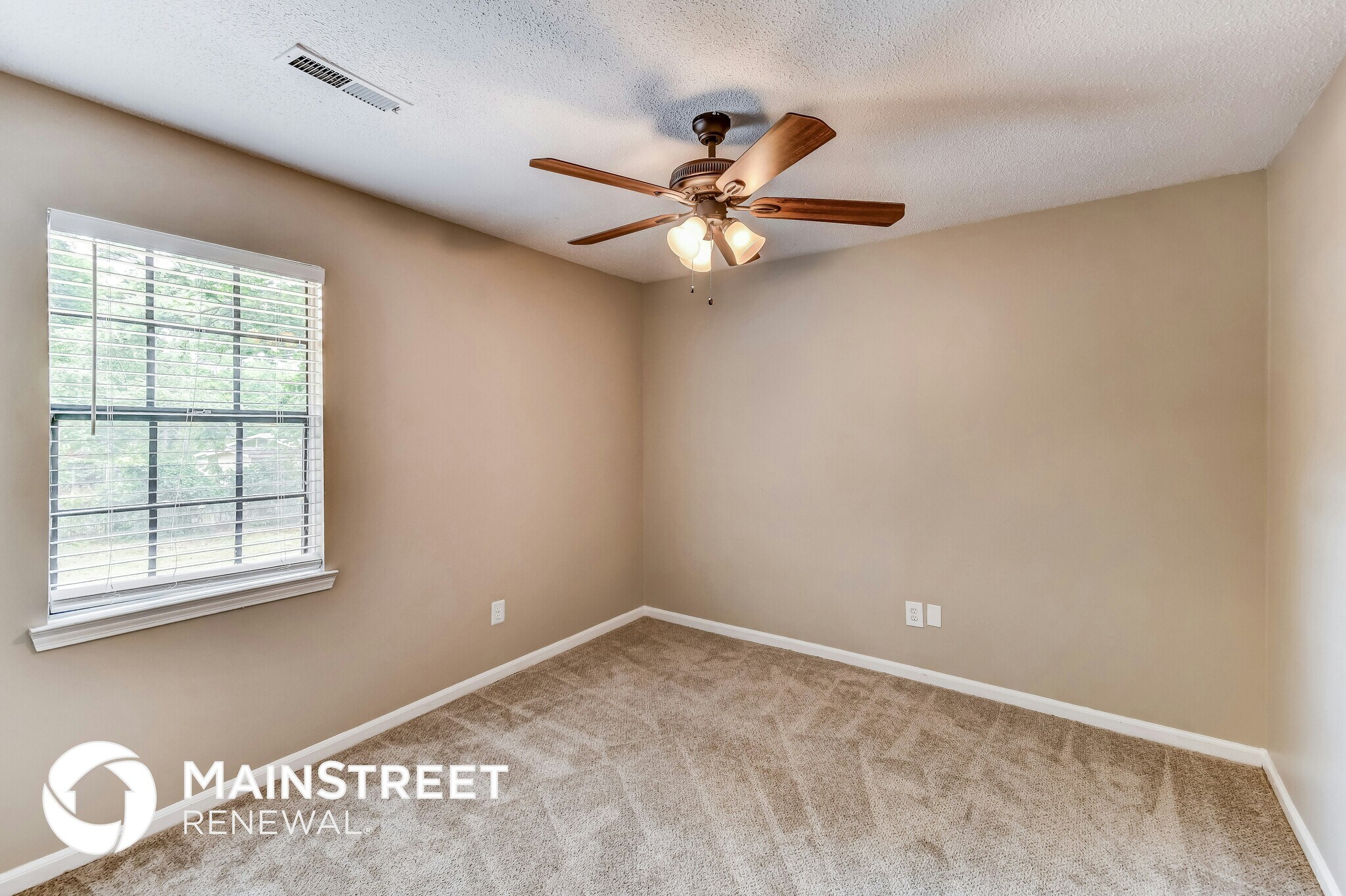 Building Photo - 904 Pine Forest Cir