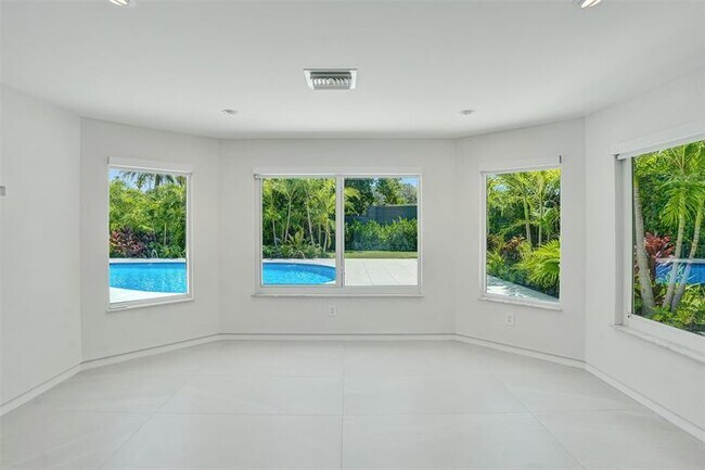 Building Photo - 2800 Banyan Blvd Cir NW