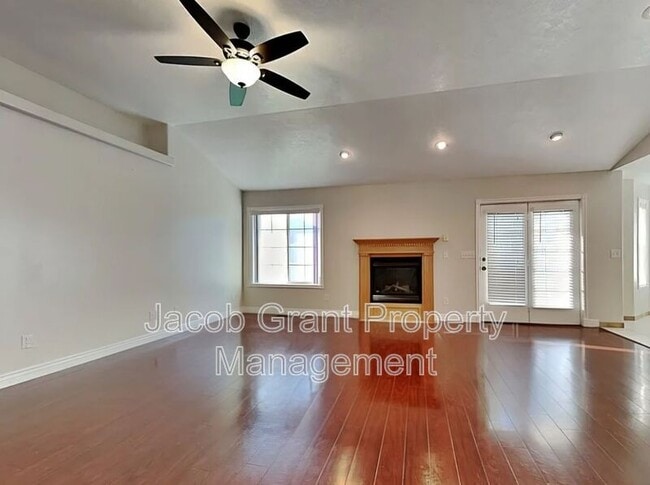 Building Photo - 3030 Devonwood Dr