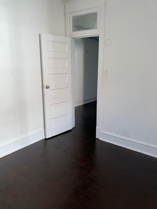 Building Photo - 4823 Walnut St