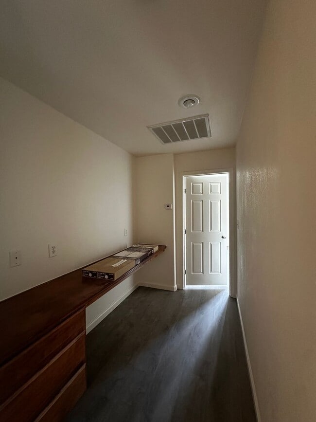 Building Photo - 3 Bedroom Home in the SW!