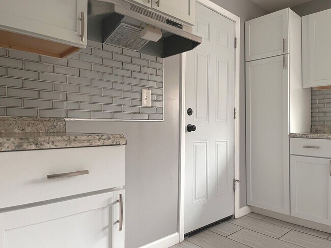 Building Photo - 1025 West Ave