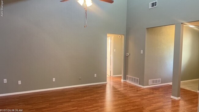 Building Photo - 3700 Dauphine Ct