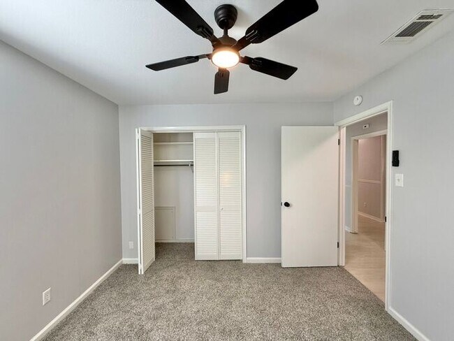 Building Photo - Charming 3-Bedroom Home! Tour Today!