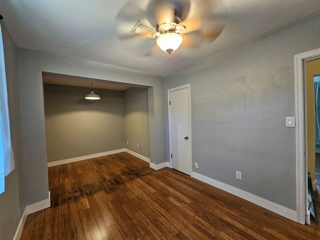 Building Photo - 2 Bedroom/2 Bath home near Duck Pond and Citizens Field