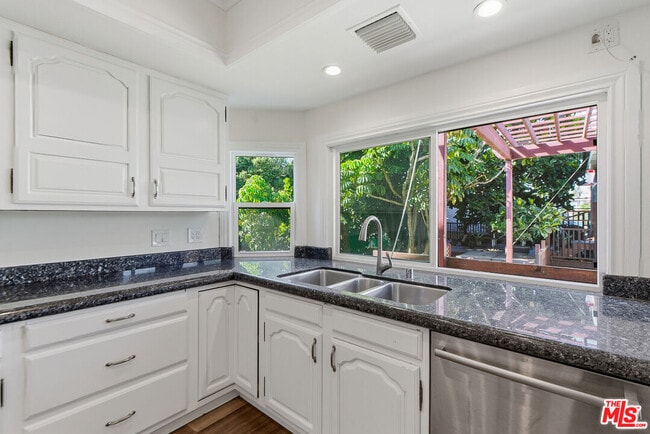 Building Photo - 1301 Angelus Ave