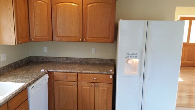 Building Photo - Charming Updated Rancher in the Heart of C...
