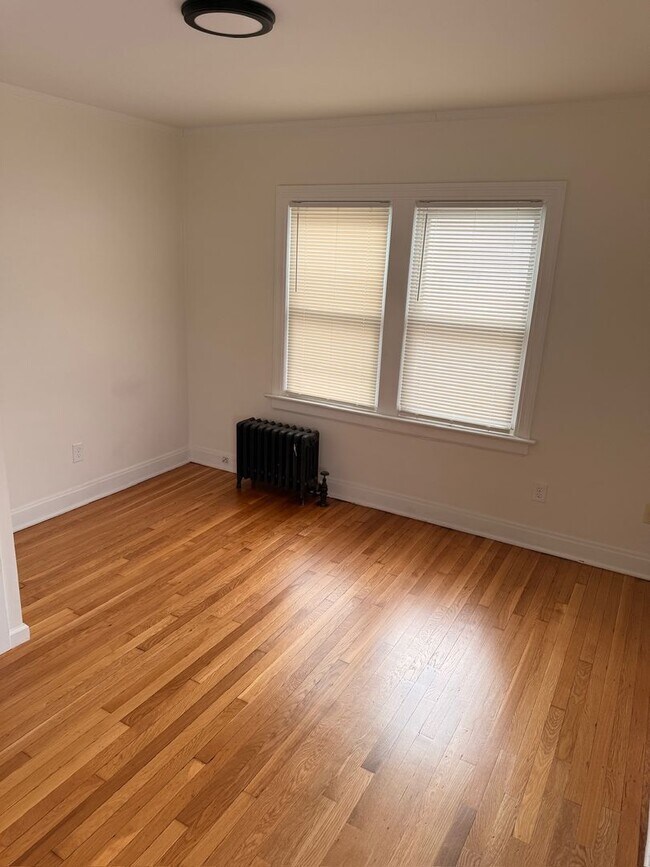 Building Photo - Oakland-Akron