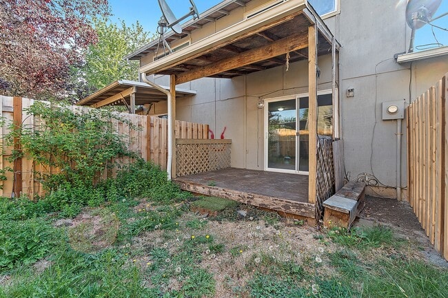 Building Photo - 325 N 29th Ave