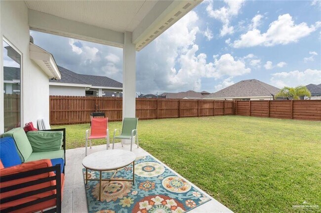 Building Photo - 7 West Dr