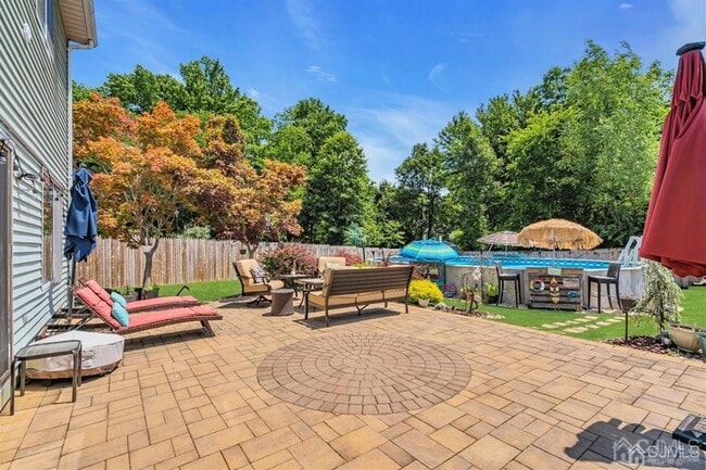 Building Photo - 47 Woodland Way