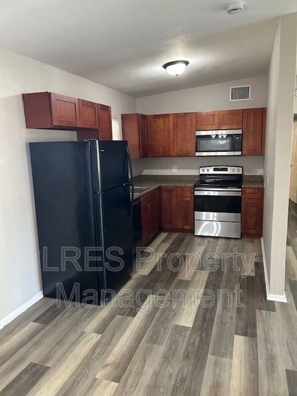 Building Photo - 314 Nanette Dr