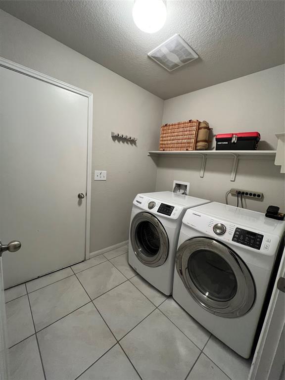 Building Photo - 2025 Langdale Ln