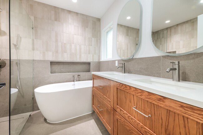Building Photo - 7412 Fenton Dr