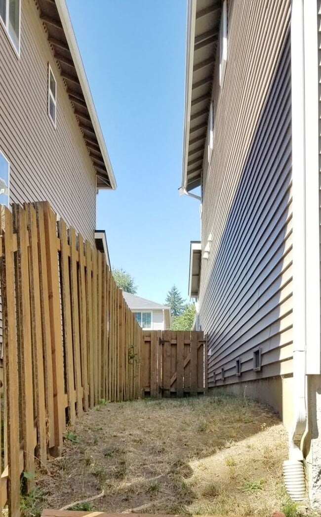 Building Photo - Move in Ready! - Tumwater Hill home with 3...