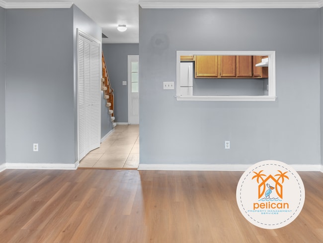 Building Photo - Bright townhome in the heart of Pensacola