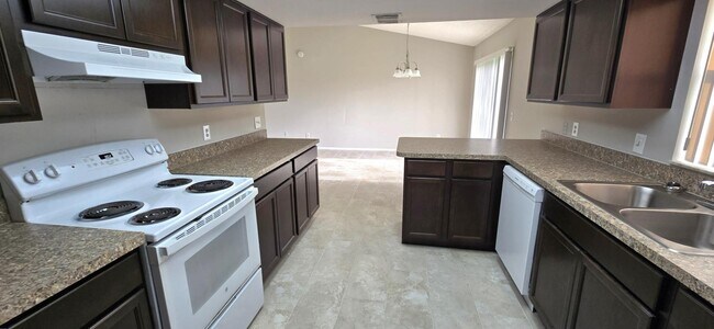Building Photo - 391 Buttonwood Dr