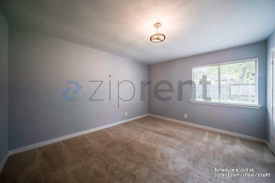 Building Photo - Unit A