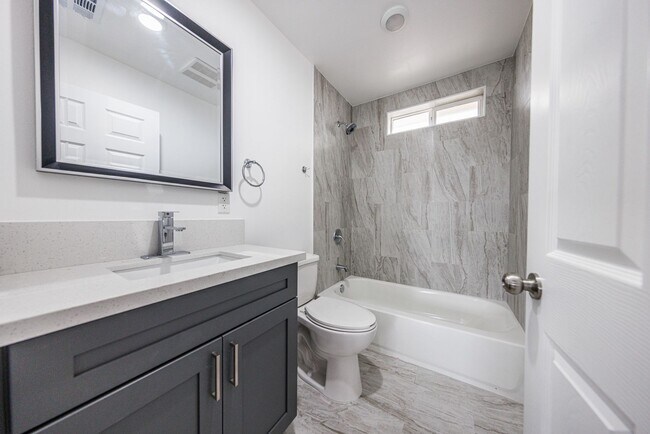 Building Photo - 1617 W 55th St