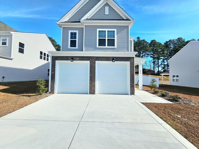 Building Photo - Gated Community with Amenities!