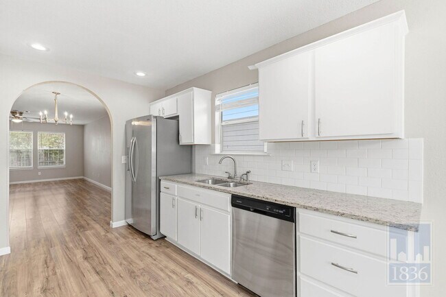 Building Photo - 1612 Sylvia Ln