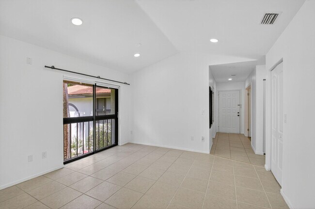 Building Photo - 5151 W Club Cir