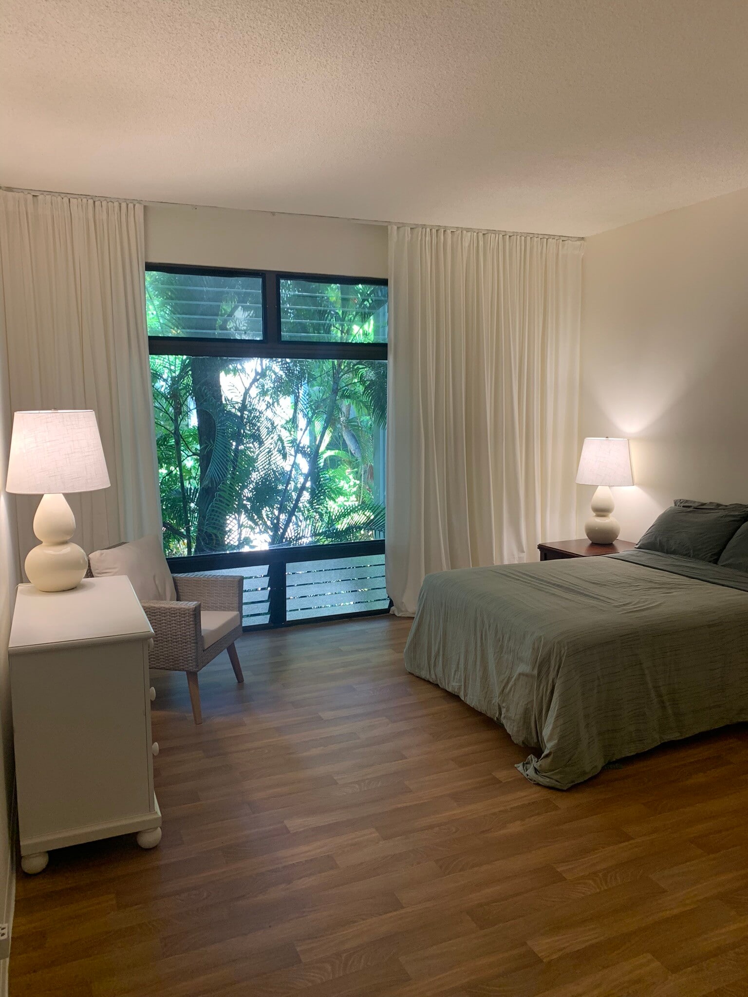Main Bedroom - 4999 Kahala Ave