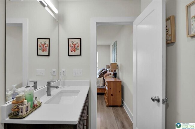 Building Photo - 221 Craig Ave