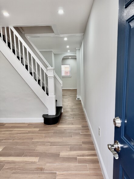 Building Photo - 2606 E Madison St