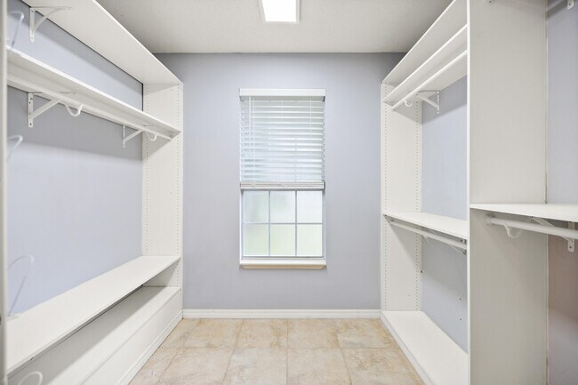 Building Photo - 1641 Parkside Cir