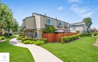 Building Photo - Charming 2-Bed Townhouse with Fireplace in Prime CA Location!