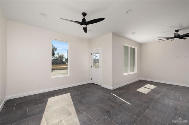 Building Photo - 914 Bicentennial Blvd