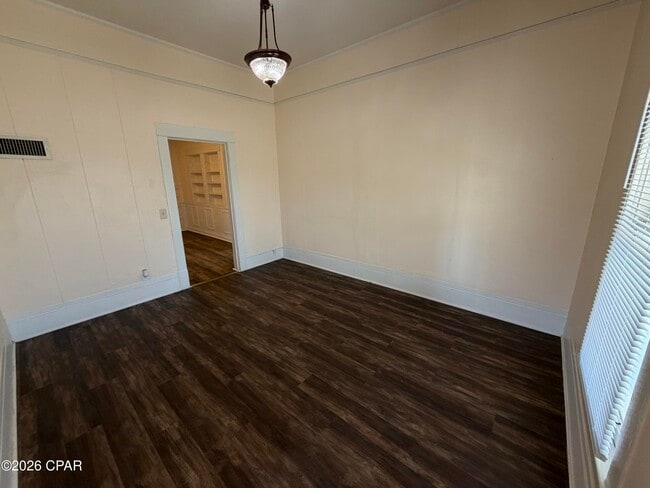 Building Photo - 1002 Indiana Ave