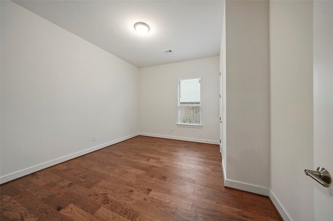 Building Photo - 6 Clearview Terrace Pl