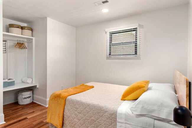 Building Photo - 5708 Southampton Rd