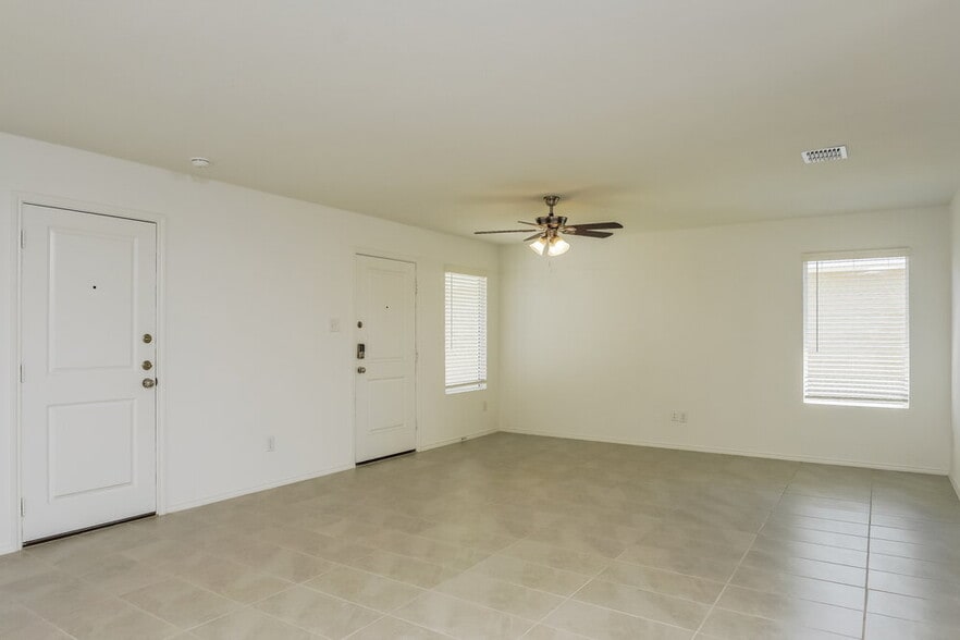 Building Photo - 5942 Wedgemere Dr