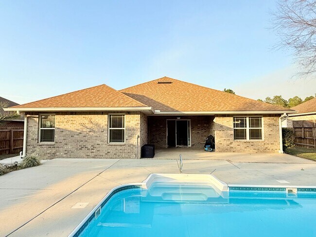 Building Photo - 3-Bedroom Pool Home - Half-Acre Lot